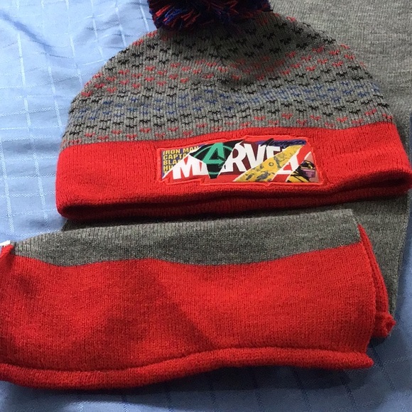 Marvel winter toque and matching scarf - Picture 4 of 4